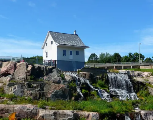 OTL-Gouverneur-Saguenay-petite-maison-blanche